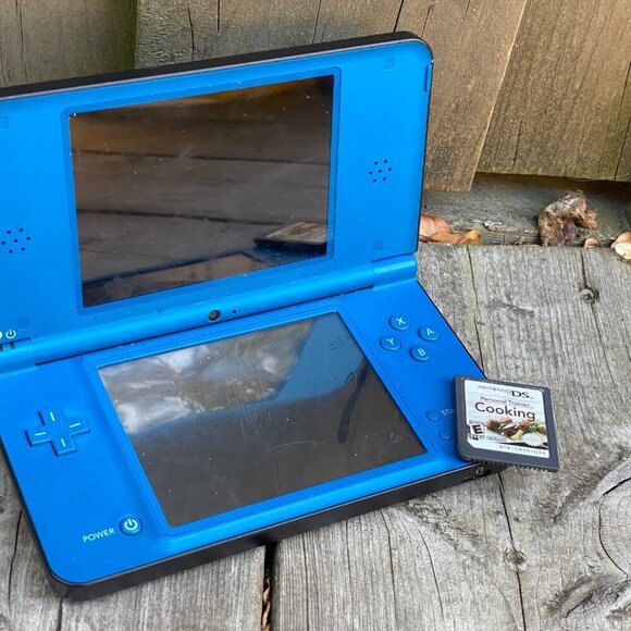 Nintendo DSi XL Console - Cobalt Blue Bundle With Nintendo DS Game - Picture 6 of 10